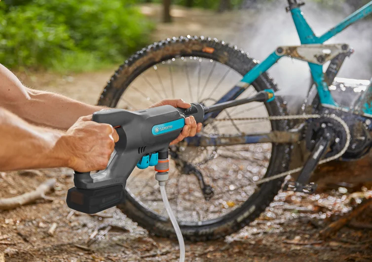 Čistič vysokotlaký AKU GARDENA AquaClean 24/18V P4A Premium sada