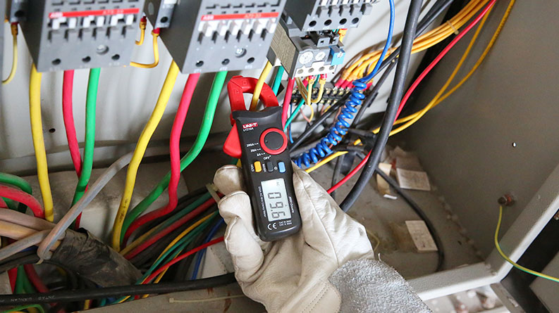 Multimetr UNI-T  UT210A klešťový